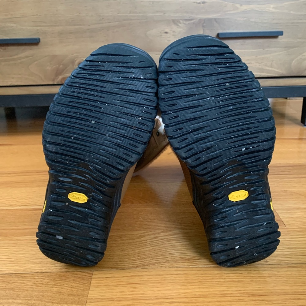 💥SOLD💥UGG tall Adirondack Snow Boots - Picture 4 of 8